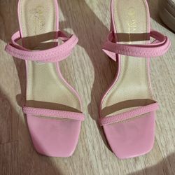 Pink heels size 8 half used 55$ lowest 45$ (will Clean As Best As Possible Before Sell)
