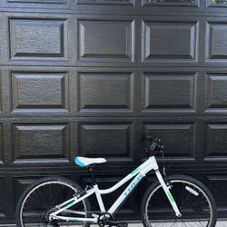 Trek Precaliber Hybrid Kids Bike 24”