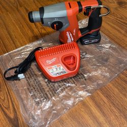 Milwaukee M12 Fuel 5/8 SDS plus Rotary Hammer (2508-20) 4.0 Battery M12 Charger 