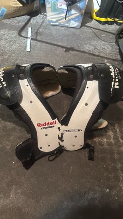 Riddell Warrior IIX Football Shoulder Pads (16”-17”)