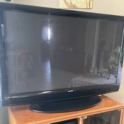 Sanyo Tv With Remote Like New. 48 X30