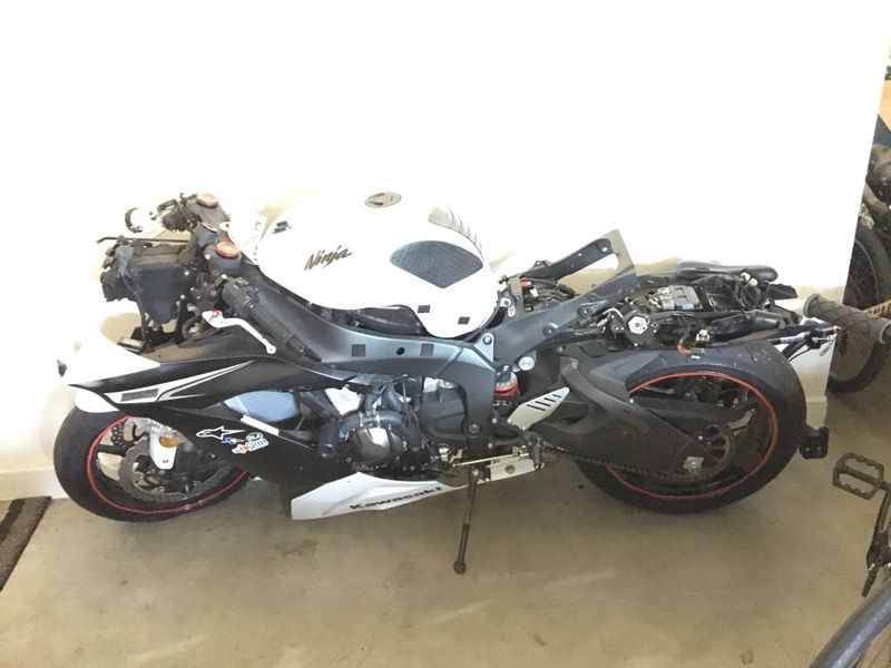 Crashed 2013 Ninja 636 Clean Title in hand