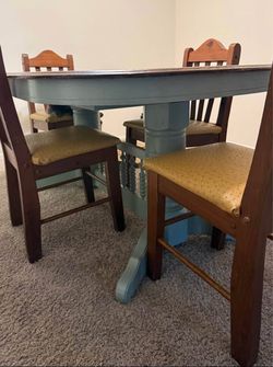 Round Pedestal Dining Table