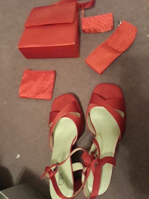 Size 9 heels apple red and purse