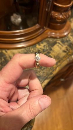 Gold wedding ring diamond