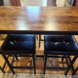 Table With 4 Stools 