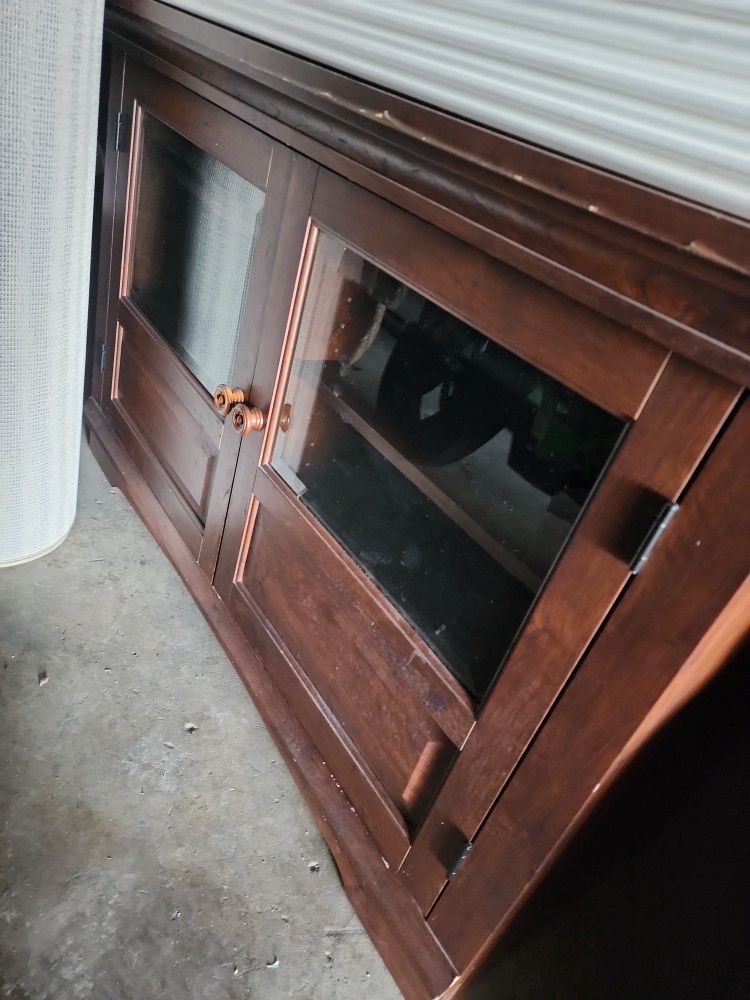 Nice Oak Cabinet Or TV Stand Or Dishes Holder TV Entertainment Center