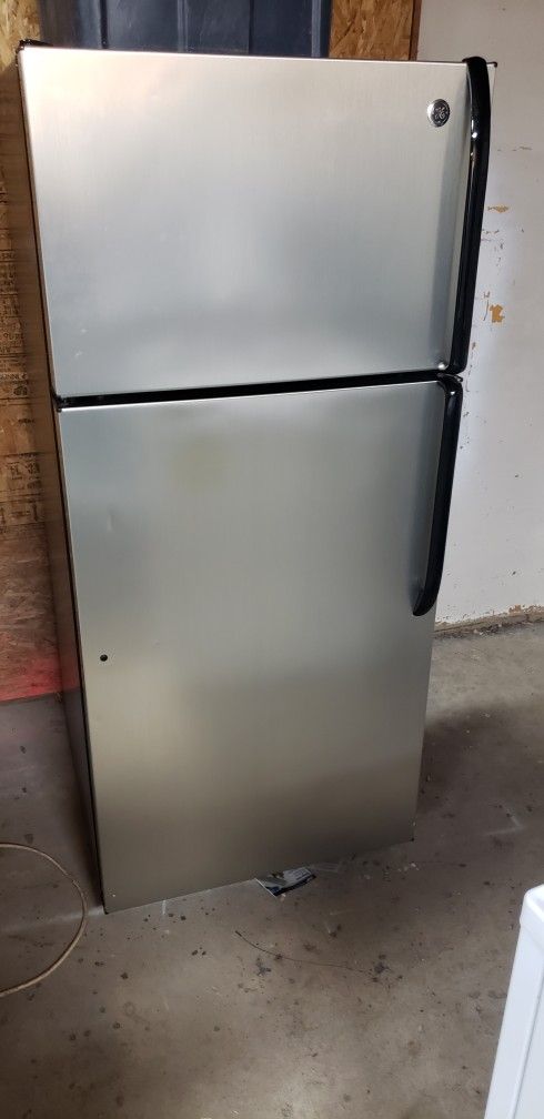 REFRIGERATOR