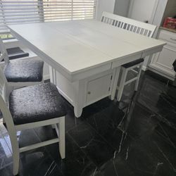 Dining Room With 2 Chairs And Bench