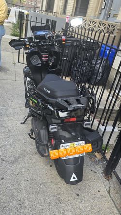 2026 Zhilong Tank 200 Scooter / Motorcycle - Very Low Mileage!
