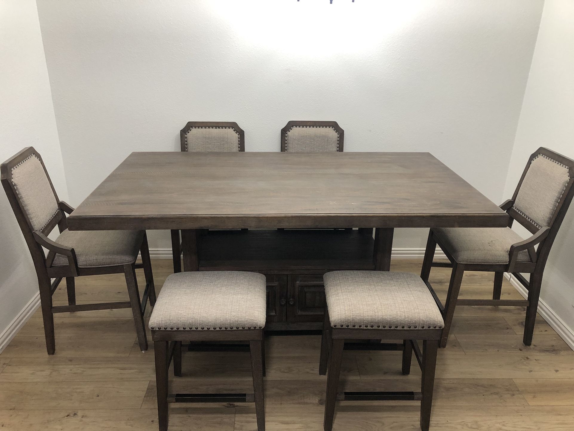 Wyndahl 7-piece Counter Height Table