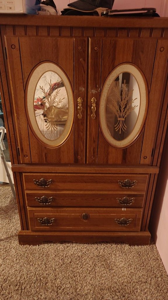 Vintage Dresser An vacuum