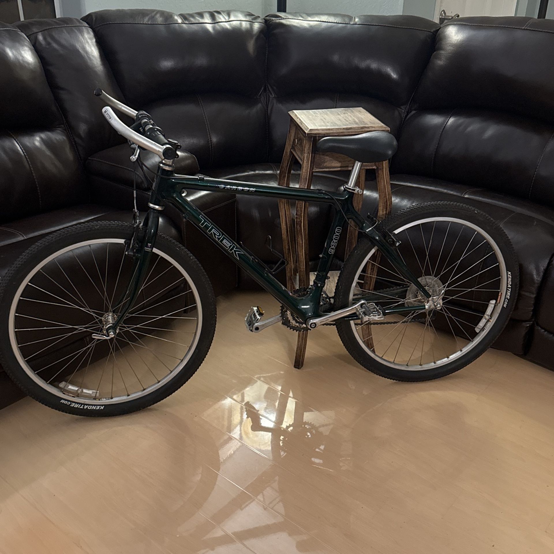 Trek 9800 Carbon Fiber 20” Frame. Rarely Used ,Great Condition