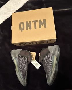 Yeezy QNTM Onyx