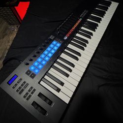 Novation Launchkey 61 MIDI Controller