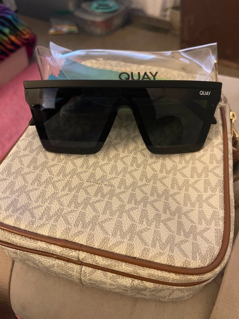 QUAY Sunglasses