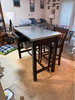 Table n chairs