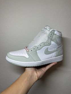 Air Jordan 1 “Seafoam” Size W11 (M9.5)
