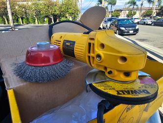 DEWALT DW400 4-1/2” CORDED ANGLE GRINDER