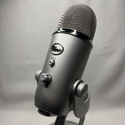 Blue Yeti USB Professional Multi Pattern Condenser Microphone