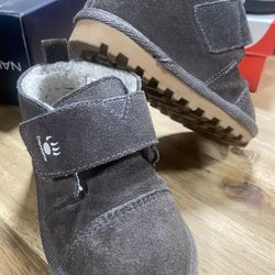 Bearpaw toddler boots size 6