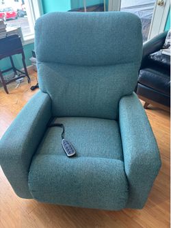 La-Z-Boy Power Wall Recliner w/Lumbar and Headrest
