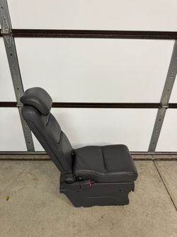 3rd Gen (2005-2010) Honda Odyssey middle row center seat
