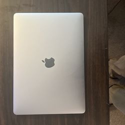 Macbook pro 13” M2 8gb