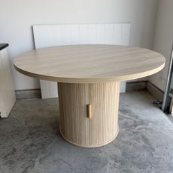 47” Round Dining Table With Storage 