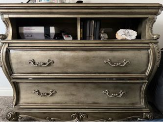 Dresser/entertainment console