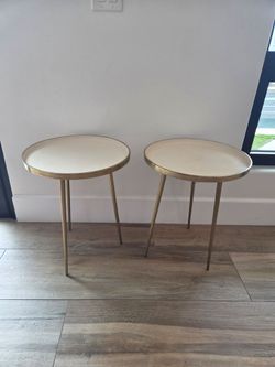Set of 2 side tables
