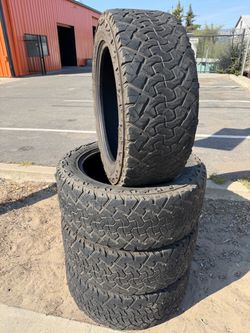 (4) 35x12.50x22 Venom X/t Tires