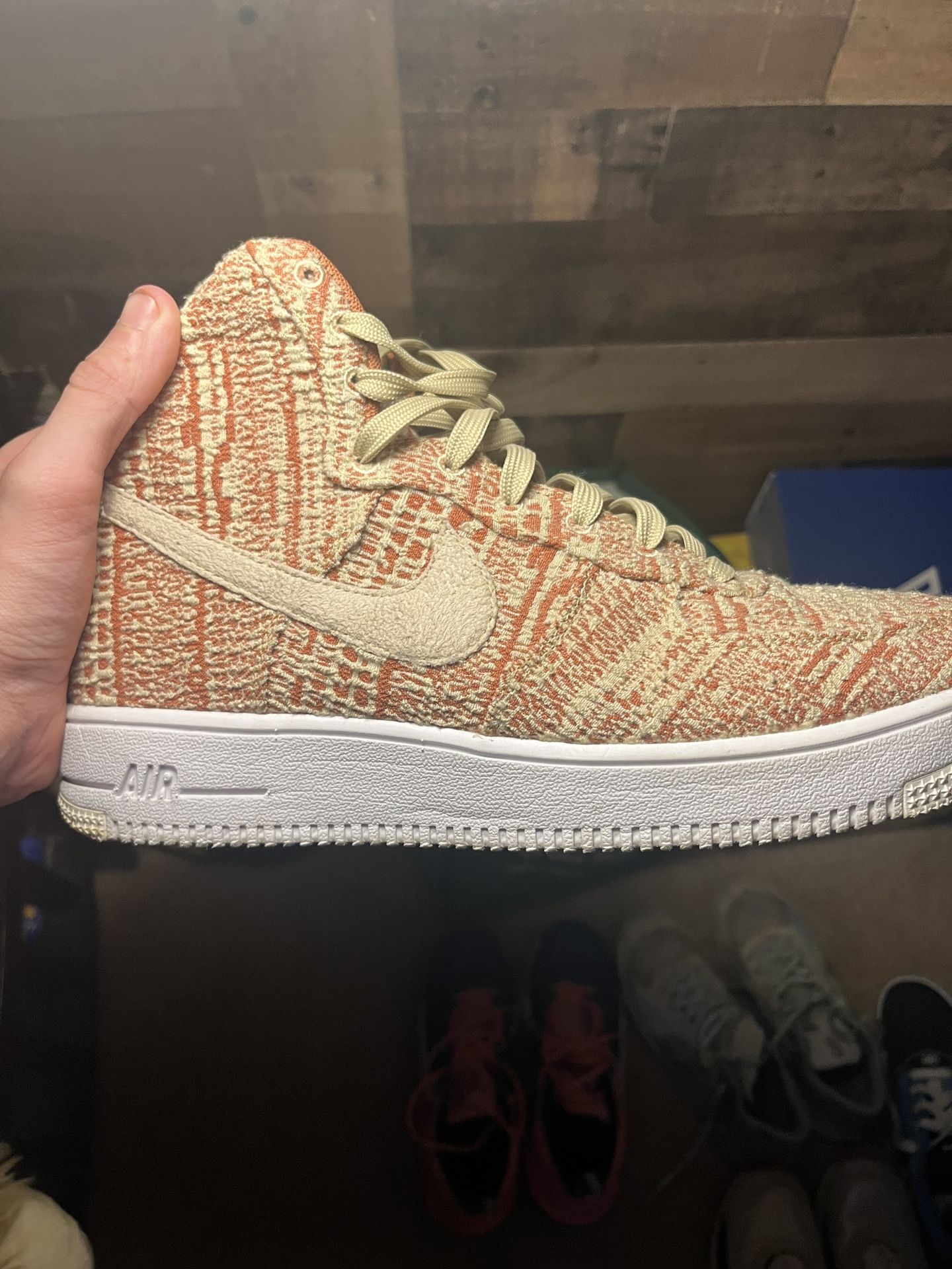 π Nike Air Force 1 Flyknit High β Size 8.5 Super clean, barely worn (like new). Lightweight Flyknit design in a tan/orange mix β unique look you donβ