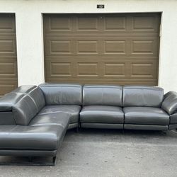 Sectional Couch/Sofa - Like new - Recliners - Delivery Available 🚛