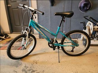 Almost New Girls Huffy Highland $75 obo