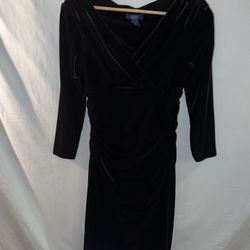 Ladies Womens size 6 Chaps gorgeous v-neck black velvet holiday dressy dress