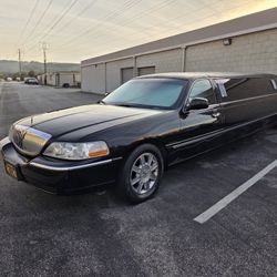 2007 Lincoln Town 120" Limousine 