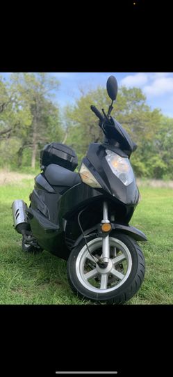 Se Vende Moto En Buenas Condiciones 🛵🛵🛵🛵🛵