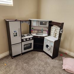 Toy kitchen