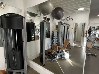 Secure and Shatter-Resistant Gym Mirrors Available