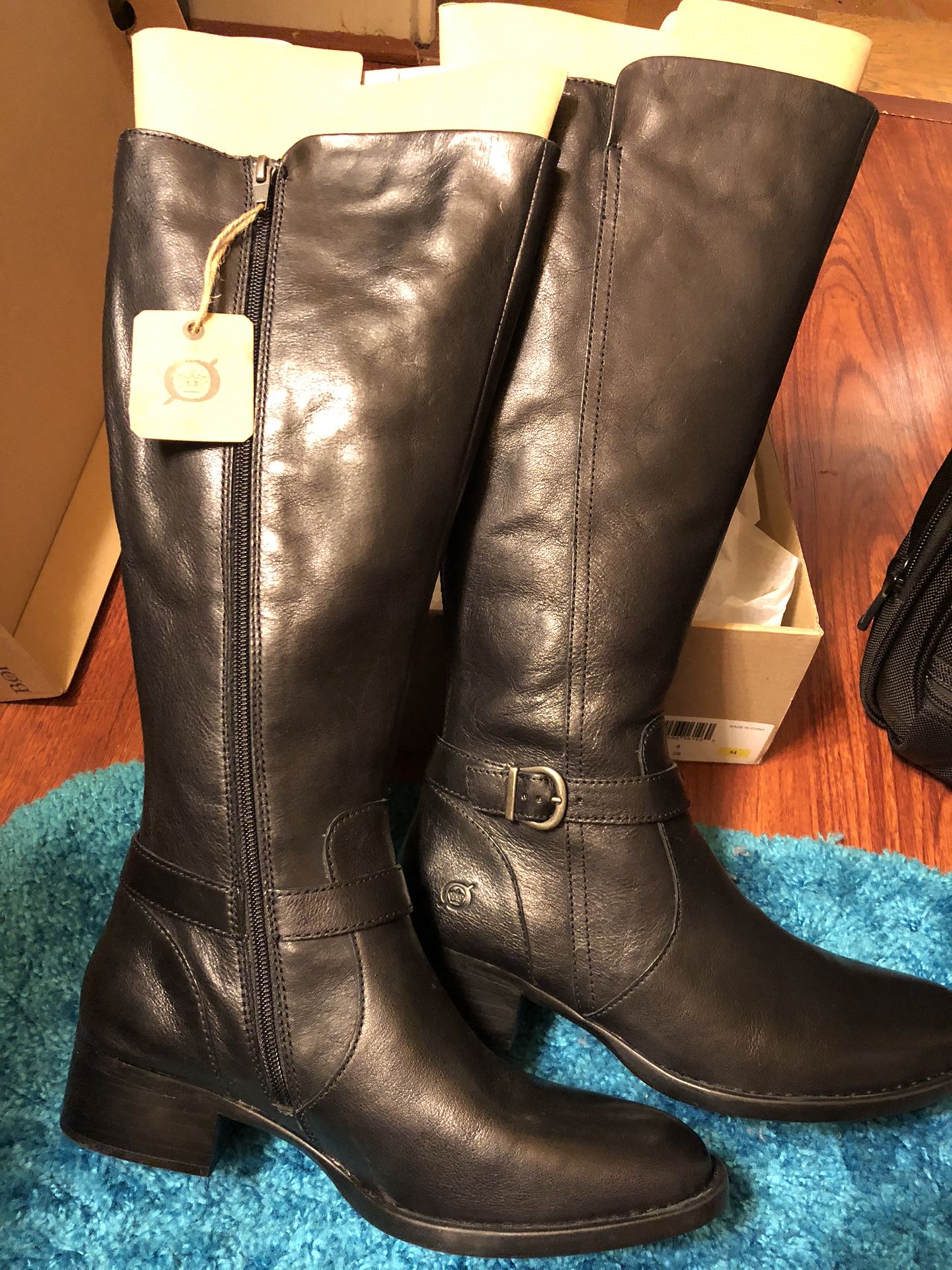 Women boots size 8 (Born)