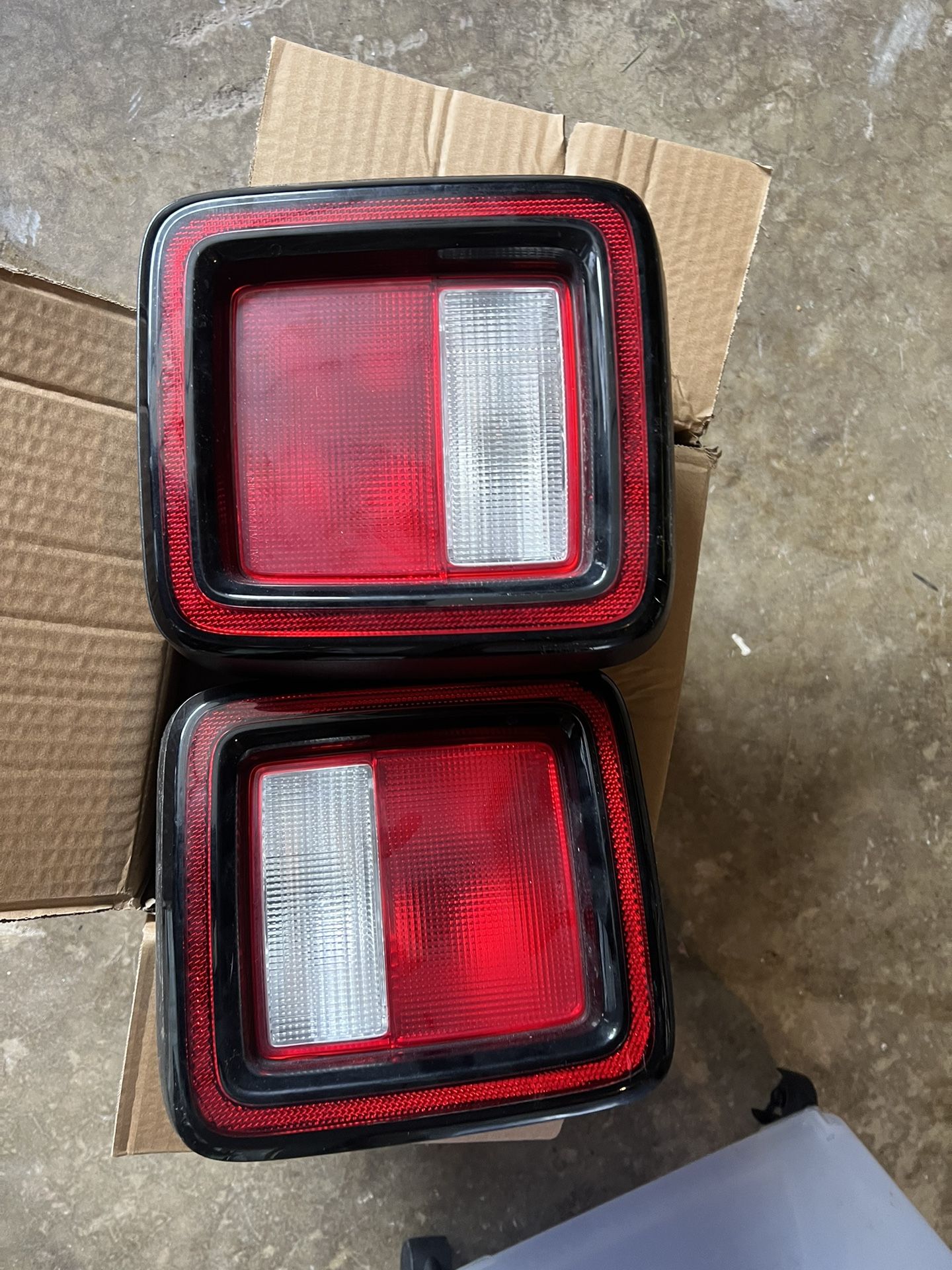 Tail Lights 2020 Jeep Sahara Wrangler OEM