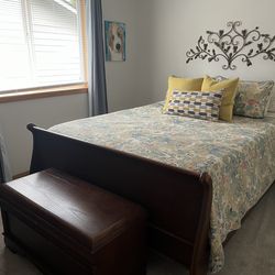 Title: Vintage Blackhawk Solid Oak Queen Sleigh Bedroom Set + Tempur-Pedic Mattress