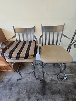 2 iron Swival Bar Chairs