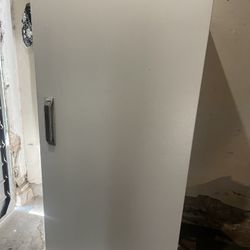 Freezer 5 foot five I sell them all the time works great