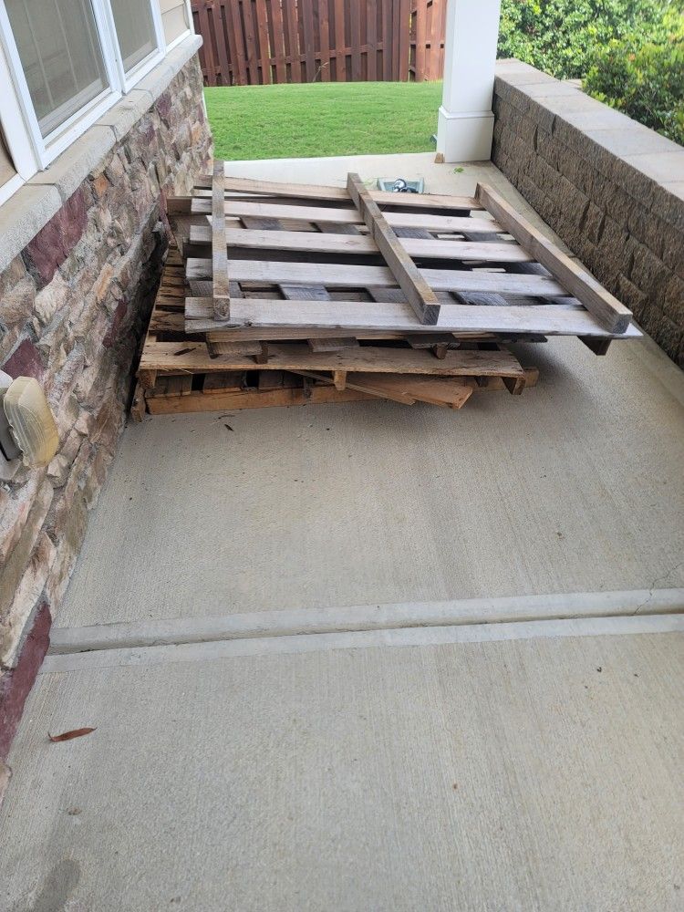Free Oversized Landscaping Pallets