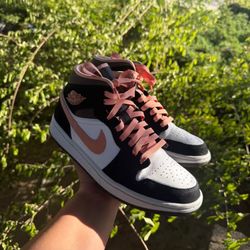 women’s jordan 1 mid 