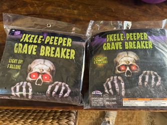 NIB - Skele-Peeper Grave Breaker