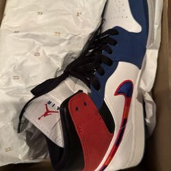 Jordan 1 Mid SE