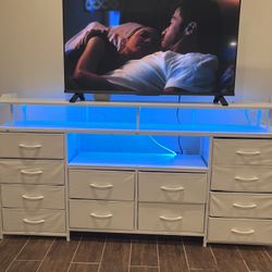Dresser White